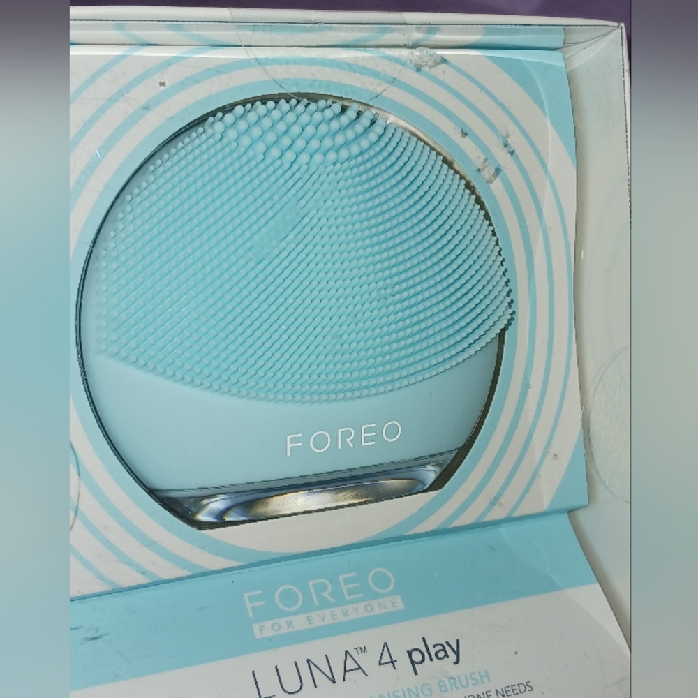 ✨️SEALED✨️ FOREO Luna 4 Play in Soft Blue Facial Cleansing Brush